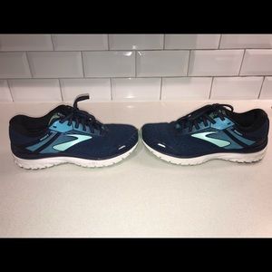 Brooks Adrenaline GTS 18 running shoes. Size 6.5